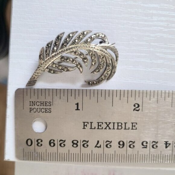 Vintage Antique Sterling Silver Marcasite Stone Pewter Crystal FEATHER Brooch - Picture 2 of 3
